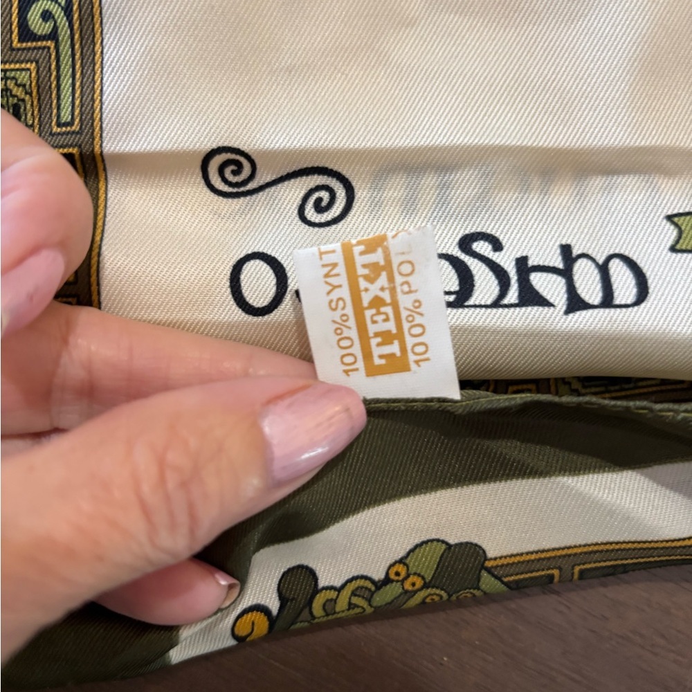 Vintage Irish Scarf with Green and Gold Design - Picture 6 of 7